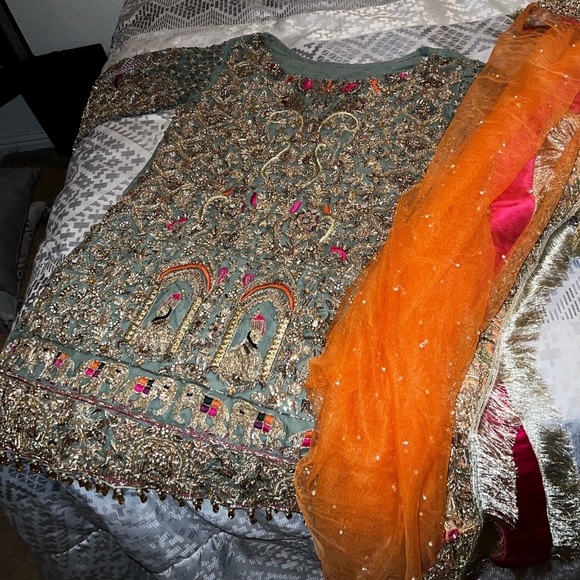 Beautiful customized, hand-made outfit from Pakistan. - Picture 6 of 6